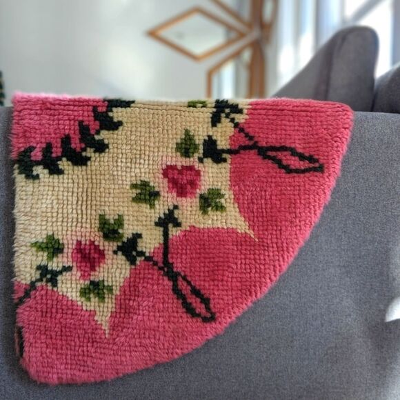 Floral Wool Latch Hook Rug - Picture 6 of 6